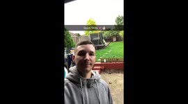 This Guy’s Snap Chat Skills Are Incredible !