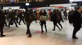 London Waterloo station - Britain's busiest railway station - Hyperlapse