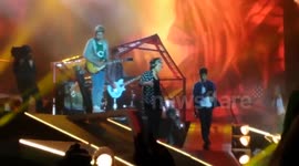 One Direction's Liam Falls Over in Dublin Concert