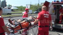 Crazy race through the streets of Baia Mare! A driver hit three cars possibly drugged while he was with the police on his trail. A motorcyclist hit the eyes of police