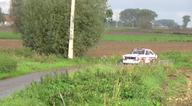 Ford Escort Mk2 rally car makes misjudgment