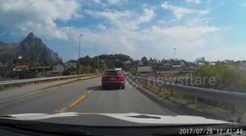 idiot try and take a u turn and block the road