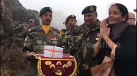 Indian minister shows tense Chinese soldiers how to do ‘namaste’