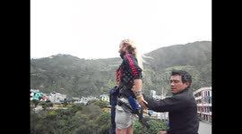 Ecuador. Baños. Puenting. Salto Rubén desde puente San Francisco de 140m. Toma 1. Bungy jumping bridge