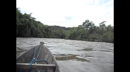 Ecuador. Amazon jungle. Canoe, raft, rapids river. Selva amazónica. Paseo en canoa con rápidos. Toma 2 narrada. 2014
