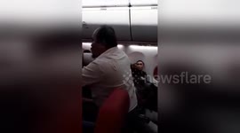 Angry flyer demands passengers 'occupy' plane after it was delayed