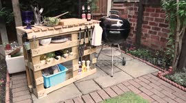 Create the best outdoor grill: BBQ stand made from old pallets