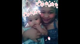 Baby and Mama selfie moment