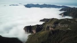 Stunning 'sea of clouds' coat northern China's Mount Li