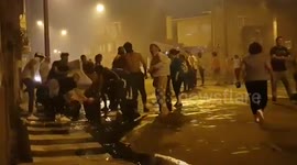 Human chain forms to extinguish fire in Galicia