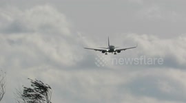 Ryanair from Malaga lands despite strong winds