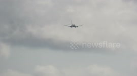 Jet2.com 737 lands in high winds.