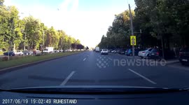 dashcam - near miss - car vs van