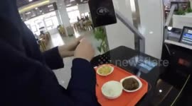 合肥   高校食堂现黑科技,餐盘能自动算账
