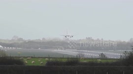 Storm Brian: Bumpy plane landings at Gatwick during Storm Brian 21 Oct 2017