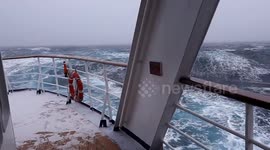 Caught in a Hurricane - Drake Passage - DRAMATIC FOOTAGE