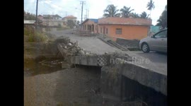 Saint Vincent and the Grenadines. Car crossing crumbled bridge. San Vicente y las Granadinas. Georgetown. Coches atravesando puente medio derruido. 2014