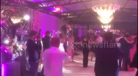 Wedding attendees dramatically fail at Dirty Dancing classic move