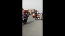 Police In Pakistan Punjab Province Shot down Robbers after the robbers attacked the Police after being identified by People chasing behind them