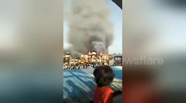 Huge fire breaks out in Mumbai slum