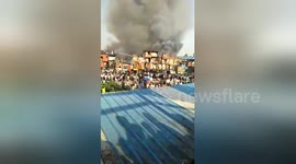 Firefighters tackle huge blaze at Mumbai slum