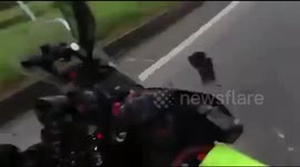Accidente moto suzuki DL 650 vstrom cerrado por bus