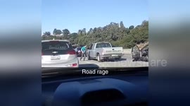 Newsflare Edit - Guy Break window with bare hands in Road Rage