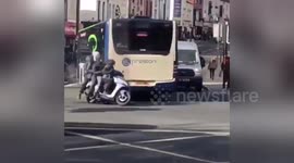 Newsflare Edit - 4 Men riding Stolen Moped in London street
