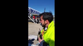 Ryanair staff threaten to prevent passengers from boarding after they refuse to check in bags