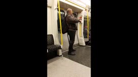 violinist plays despacito on london underground