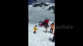 Helicopters rescue Chinese motorists stranded by snow