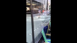 Apple Store queue continues to grow… #iPhoneX https://t.co/Rd8MaSzIXx