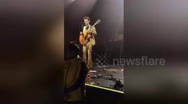 Newsflare Edit - Harry Styles has to much kiwis on stage
