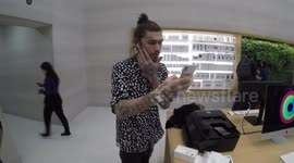 'Hey Siri, how's the weather today?' Marco Pierre White Jr sets up his iPhone X