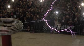 '2001: A Space Odyssey' theme played by Tesla coil