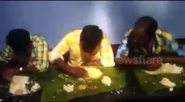 Watch how he ear rice and how fast he finished