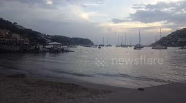 Relaxing evening by the beach in Port Andratx with the beautiful sounds of the waves, piano and laughter in the background.