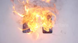 iPhone X vs Samsung Galaxy S8 flame test