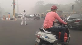 Smog continues to smother New Delhi