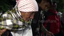 Kindness to help a sick and neglected grandfather in a tourist attraction