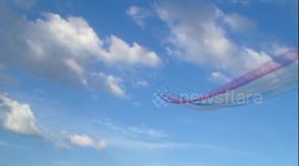 Huge loop-the-loop by Red Arrows at Sunderland Air Show