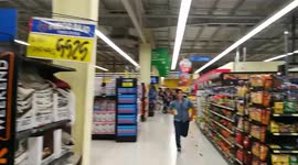 Shoppers flee Walmart as quake hits Costa Rican capital