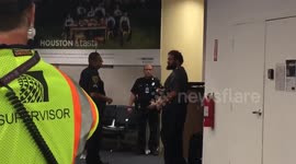 Unruly passenger thrown off United flight