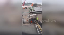 Newsflare Edit - Gatwick baggage handlers 01,10,14