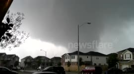 Man spots tornado from his front door in Angus, Ontario, Canada