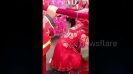 Bride falls off Chinese sedan chair