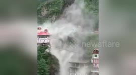 Massive landslide buries houses on India highway