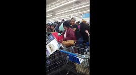 Scrum over towels at Texas Walmart on Black Friday 2017