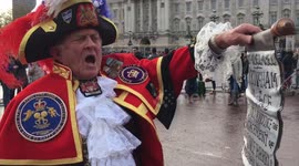 Royalist Town Crier proclaims Royal engagement at Buckingham Palace