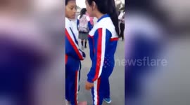 Newsflare Edit - Estudiantes se pelean en calles de Chimbote Peru